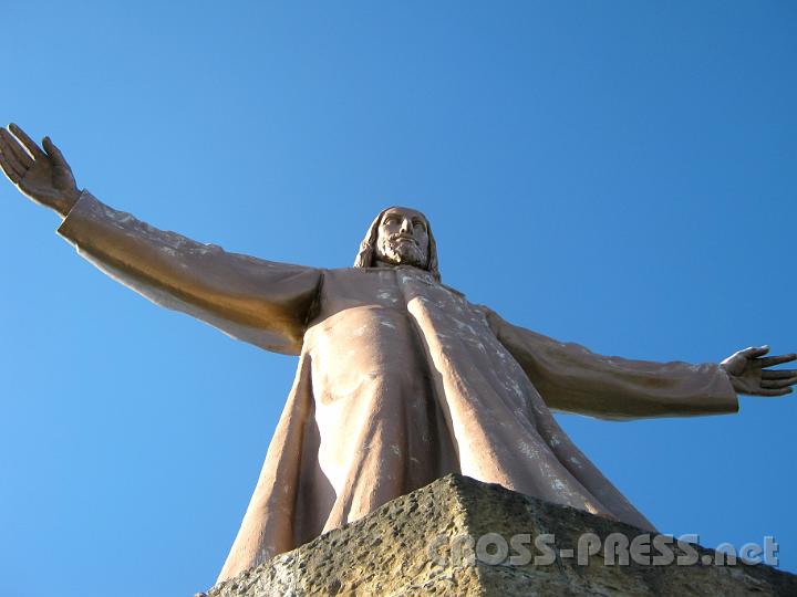 2011.08.12_18.53.50.jpg - Christusstatue am Berg Tibitabo bei Barcelona.