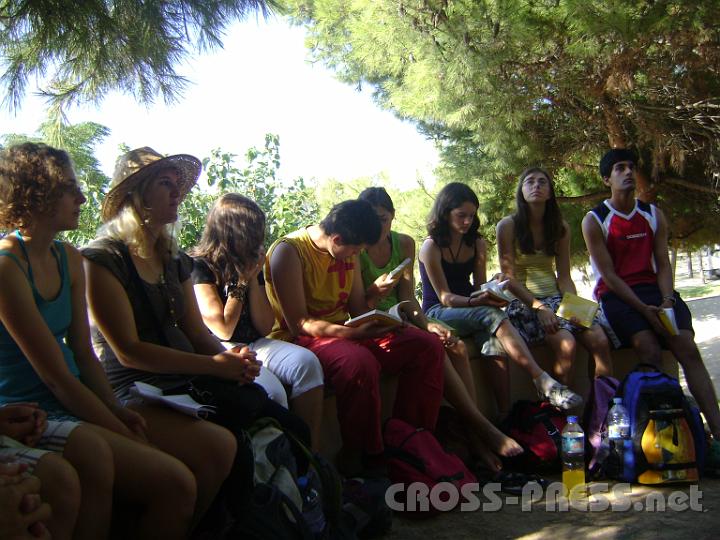 2011.08.22_03.23.28.jpg - Ausklingen in Barcelona und nachsinnen über den Weltjugendtag mit Fragen aus dem "Youcat".