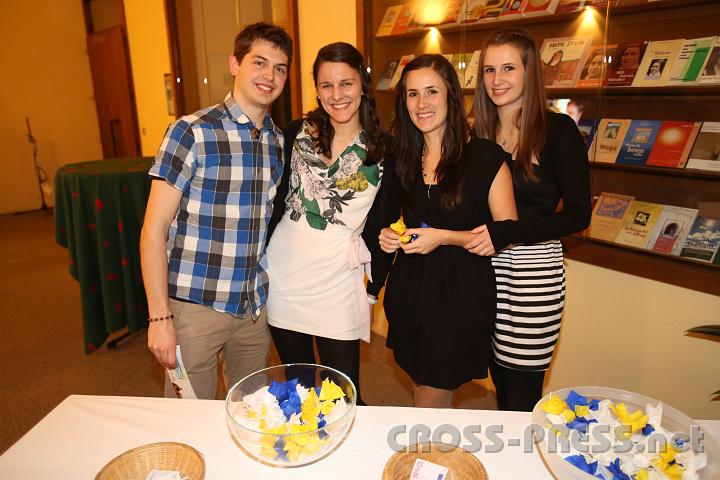 2013.02.01_20.05.51.jpg - Alex & Girls :)