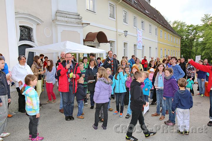 2013.05.04_17.57.21.jpg - Markus Mucha beim "großen Finale" mit Preisverleihung vom "Bunten Jahrmarkt".