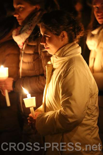 2015.03.06_20.42.30.JPG - Fackelprozession durch Stiftskirche und Kreuzgang