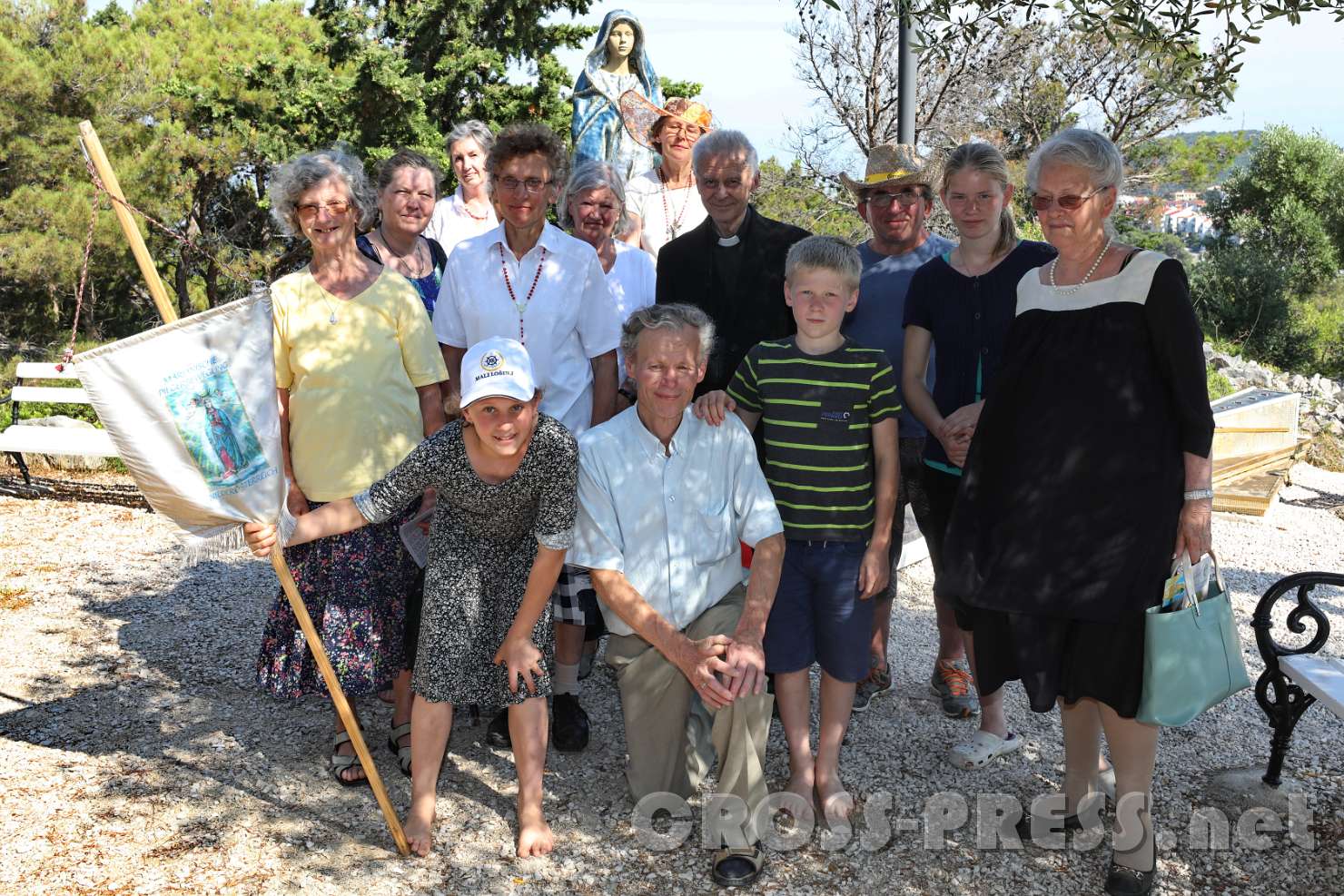 2017.06.16_16.43.18.jpg - Gruppenfoto der österreichischen Pilger.