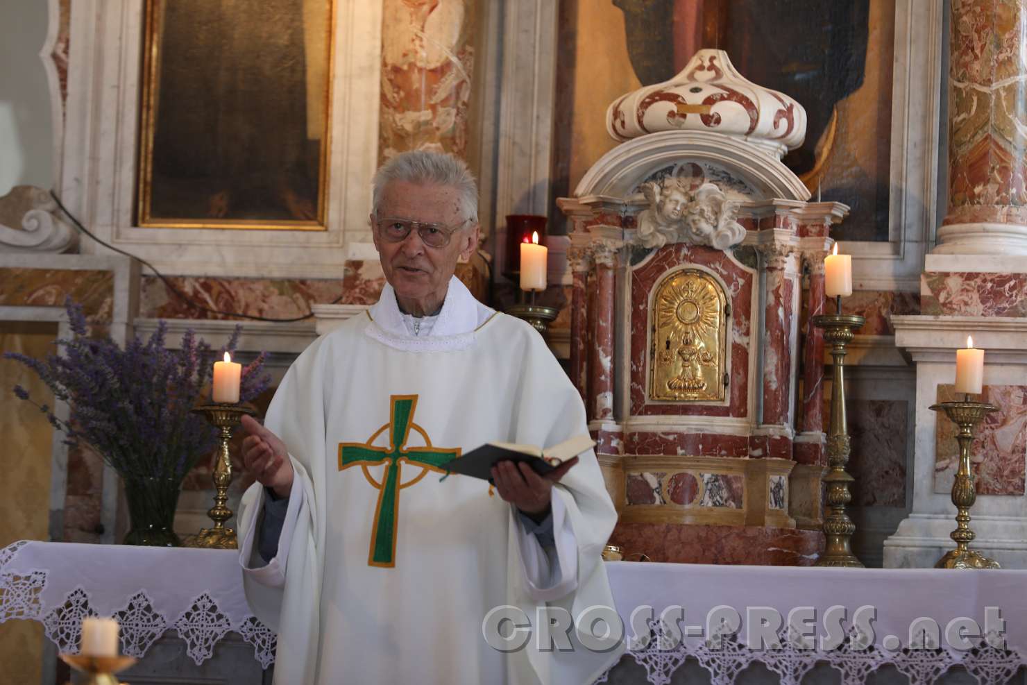 2017.06.19_13.13.22_01.jpg - Am Tag der Rückfahrt wurde die heilge Messe im Kloster Glavotok auf der Insel Krk gefeiert.