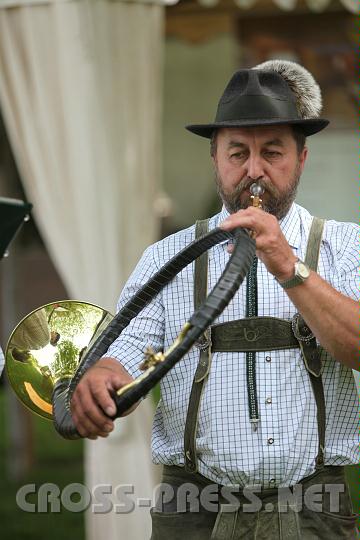 2010.06.11_13.15.27.jpg - Die "Jagdhornblser Seitenstetten" gaben der Erffnung und Buchprsentation die musikalische Umrahmung.