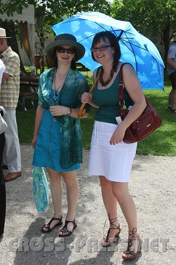 2010.06.11_14.57.58.jpg - Die Modedesignerinnen Kornelia und Jutta aus Stockerau sind auch Garteninteressierte.