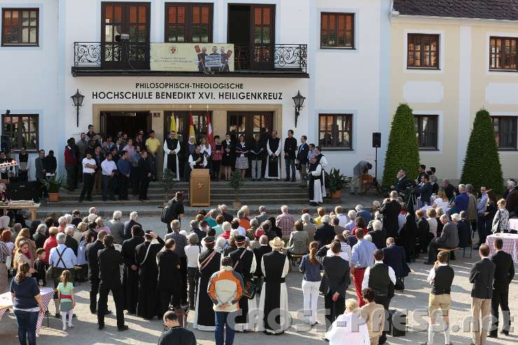 2014.04.30_17.07.38.jpg - Rektor P.Karl Wallner bei seiner Ansprache.