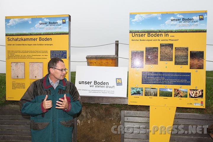 2009.09.25_09.42.30.jpg - Begrung durch Dr. Erwin Szlezak, Leiter der N-Bodenkampagne.