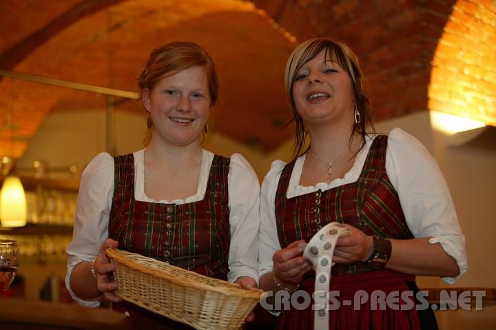 2009.02.07_20.44.34.jpg - Sabine Kaltenbck und Karin Kern.