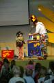 06.11.05_268 Zauberspa mit Zauberclown Poppo. Die kleine Assistentin ist keine Profi-Zauberin, sondern eine Freiwillige aus dem Publikum.  http://poppo.at