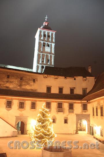 2011.11.24_19.46.34.jpg - Schloss Schallaburg, gespenstisch und weihnachtlich zugleich. :)