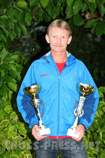 2010.06.19_20.16.11.jpg - Franz Brenn mit zwei Silbernen von MAK 40 und von der Ortsmeisterschaft.