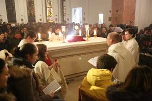 JugendVigil 3.2015 Rund um den Tisch des Herrn