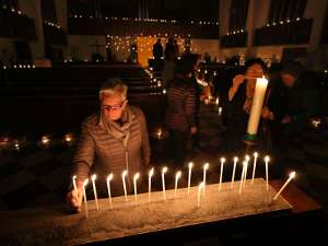 Nacht der 1000 Lichter in Langenhart Kerzen anzünden