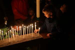 Nacht der 1000 Lichter in Langenhart Kerzen anzünden